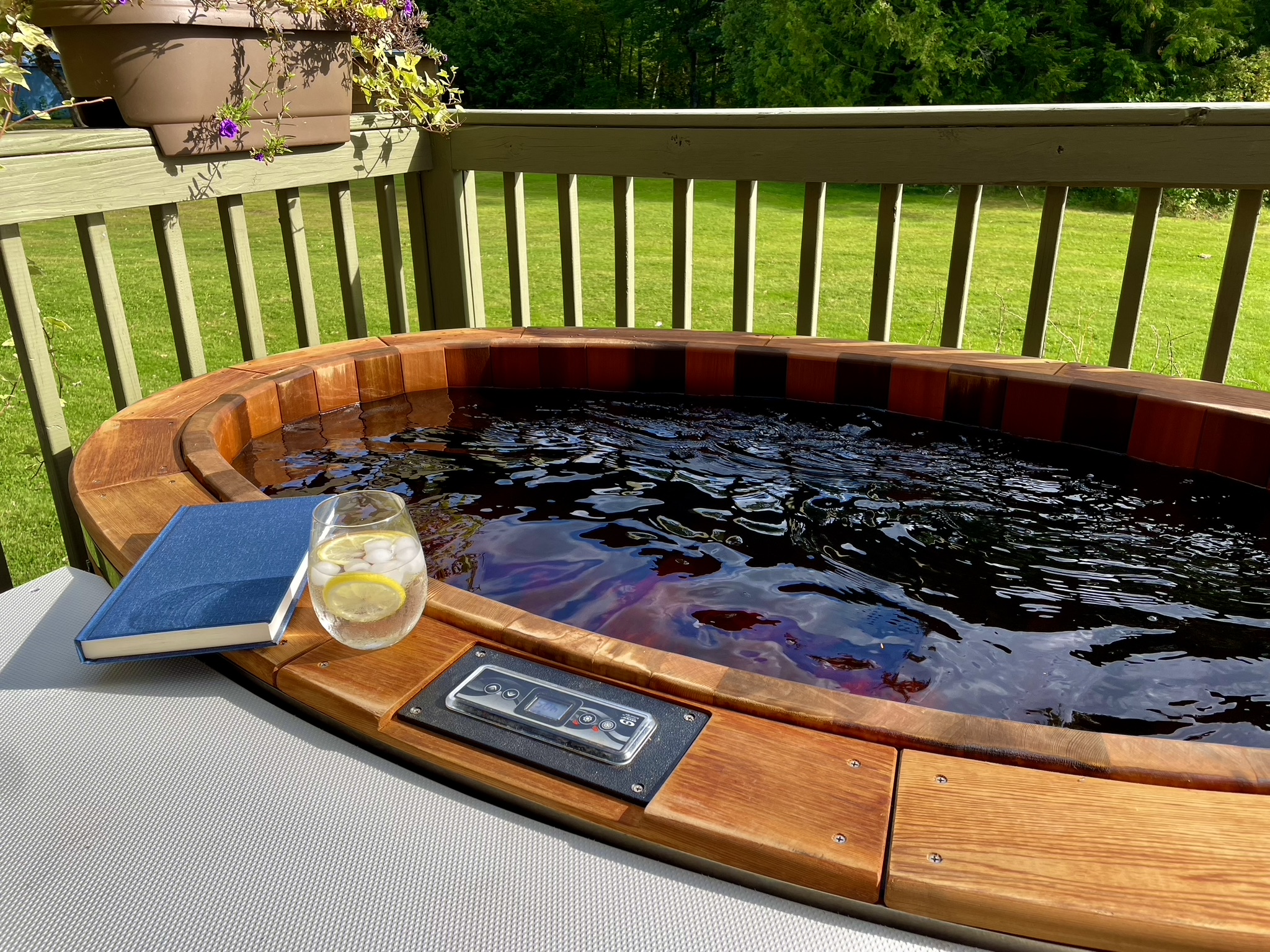 Two-person Maine Cedar Tub